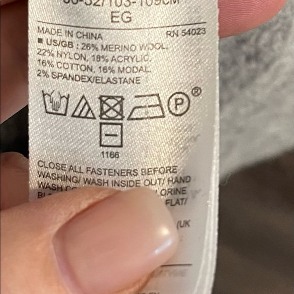 Banana Republic Cardigan - Picture 5 of 5